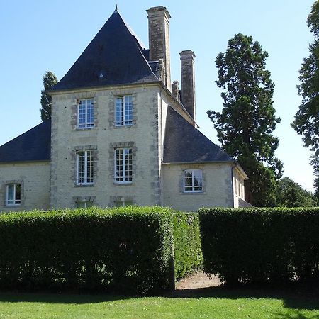 Chateau Turgot Gites Bons-Tassily الغرفة الصورة
