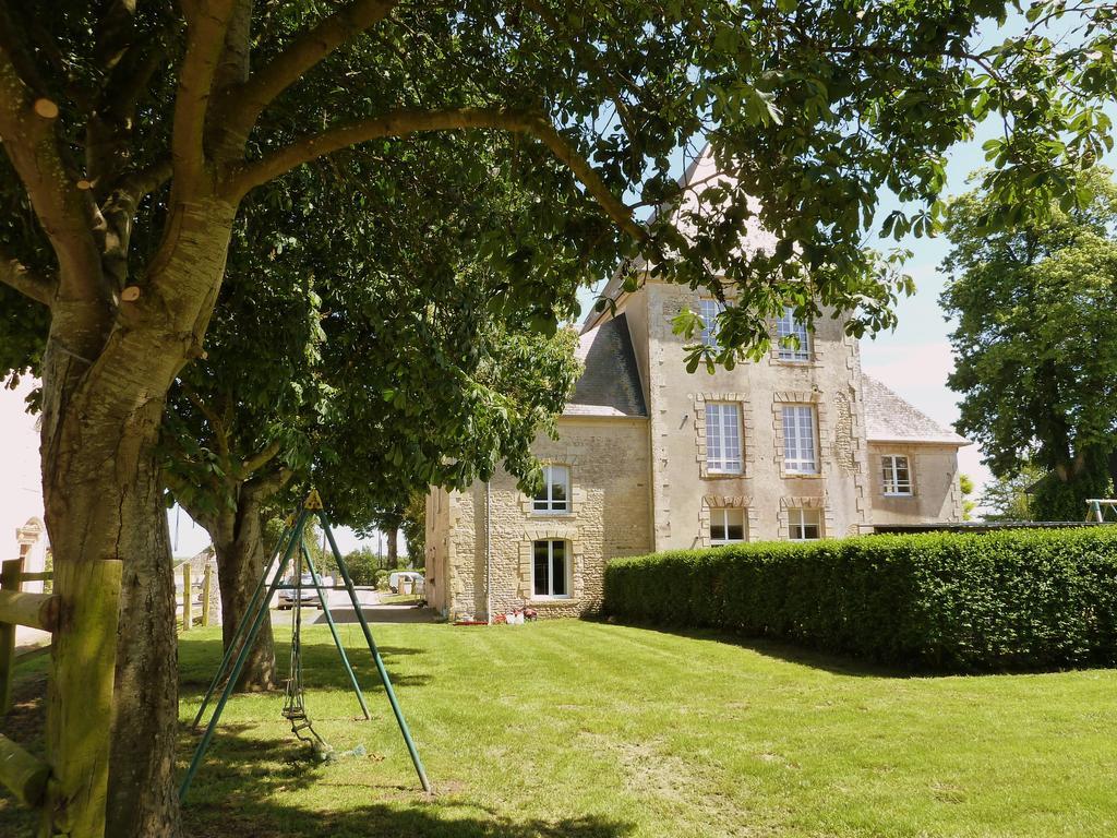 Chateau Turgot Gites Bons-Tassily الغرفة الصورة